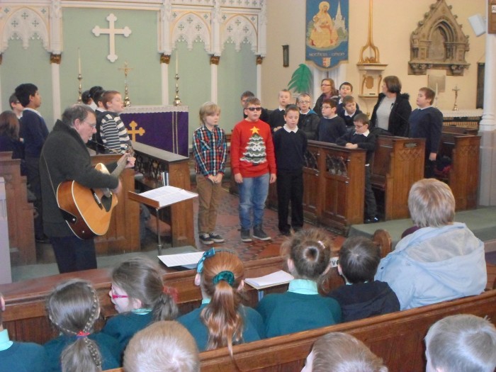 Gornal and Sedgley Photos Woodsetton School perform 2